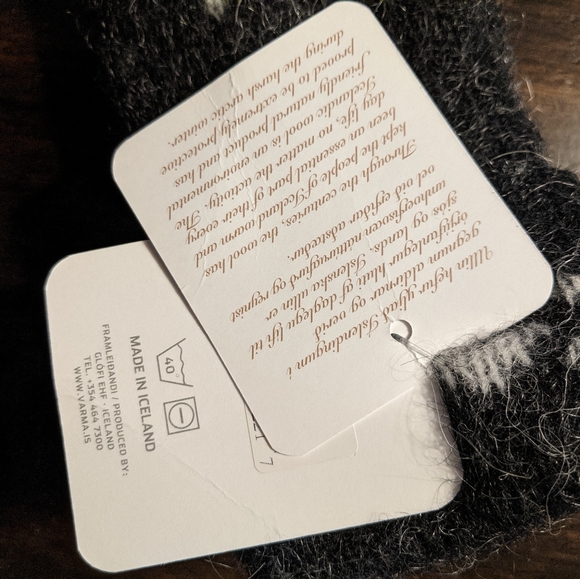 Pure Icelandic Wool Mittens - Picture 2 of 4